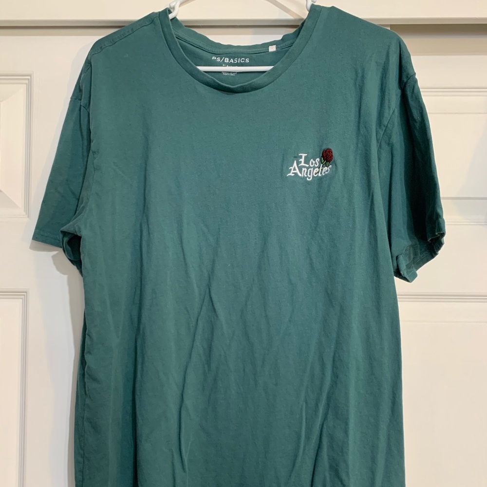 PacSun Basics medium green tee. EMBROIDERED LA